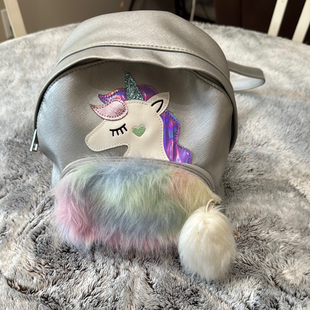 NWOT‎ Girls Mini Unicorn Backpack Gray Fuzzy Pocket Adjustable Strap Travel Cute